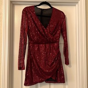 Small woman Burgundy sequence dress